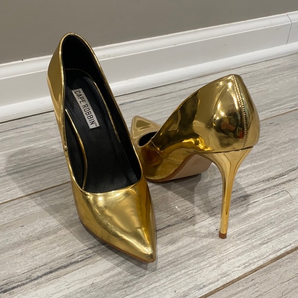 Women’s size 6.5-Cape ribbon gold heels - Picture 1 of 3